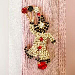 Unmarked Dorothy Bauer vintage clown brooch pin